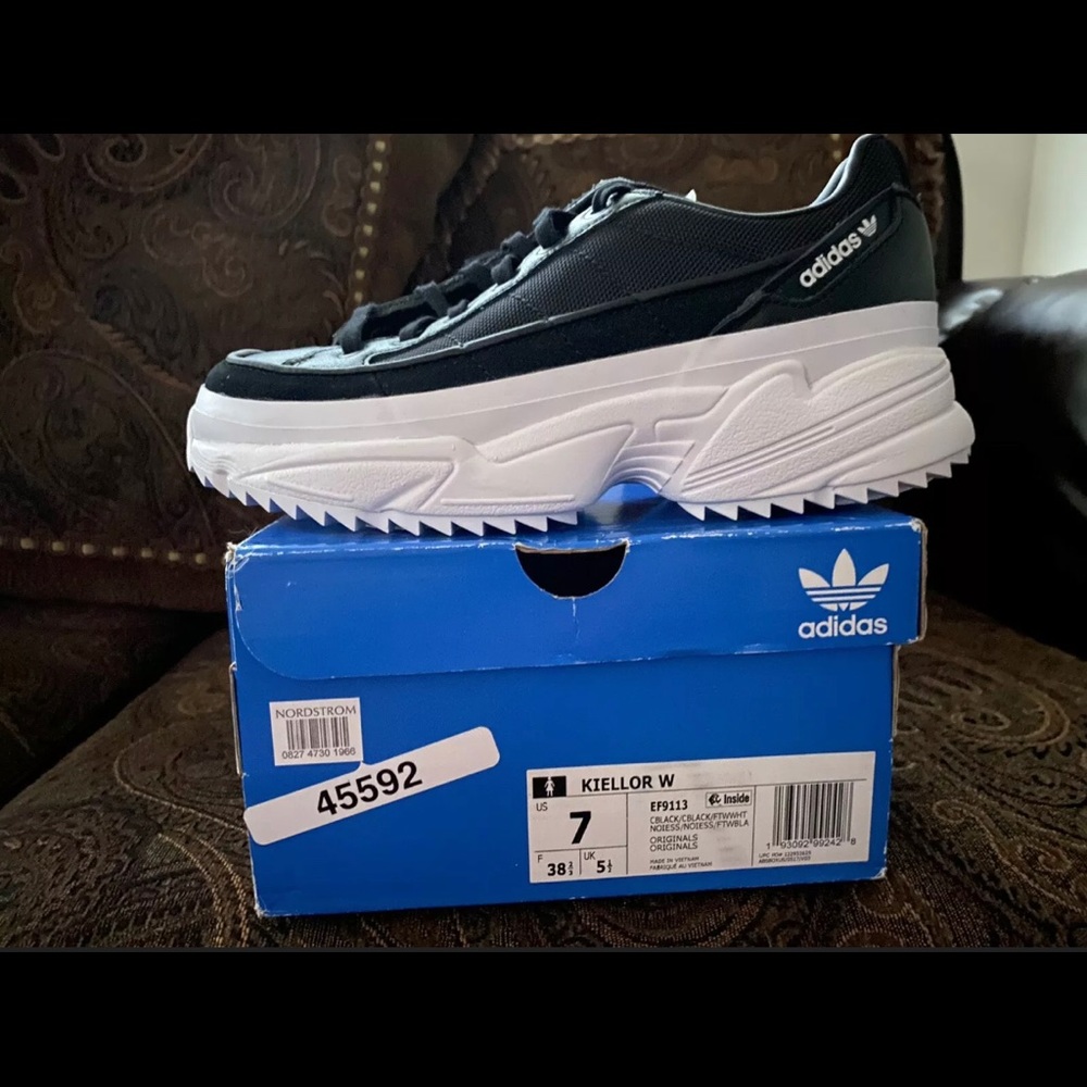 Adidas Women’s Kiellor Size 7